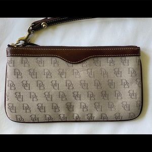 NEW Dooney & Bourke Signature Wristlet